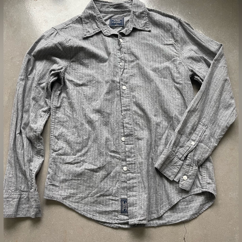 Abercrombie & Fitch Gray stripped long sleeve button down